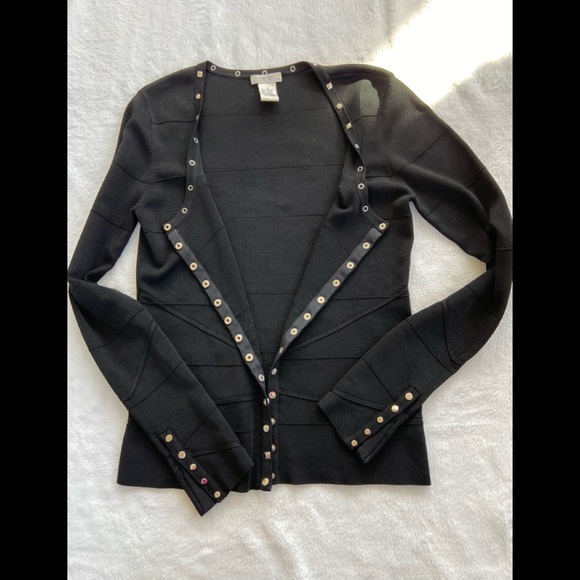 Cache top with silver snaps size Medium. - Picture 4 of 5